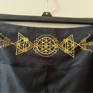 Sol & Mane sacred Cora Tri Legging Black with Gold graphics size Large